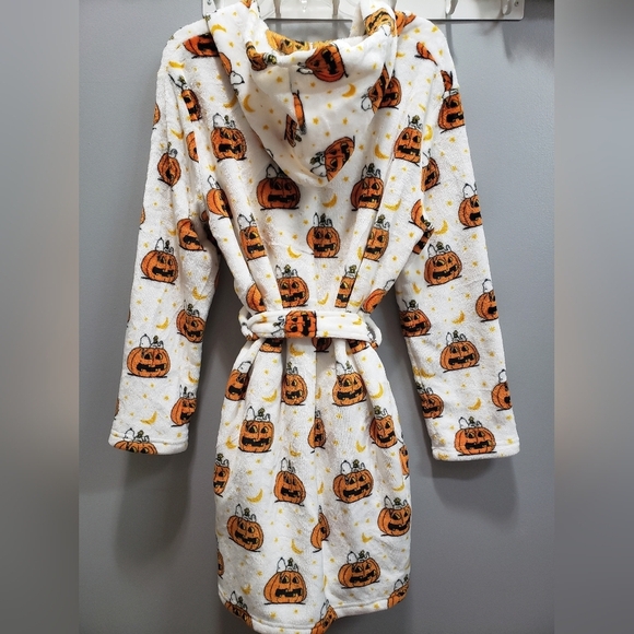 Berkshire Blanket & Home Peanuts Snoopy Plush Halloween Robe, S/M - Picture 2 of 5